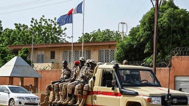 محيط السفارة الفرنسية في عاصمة النيجر نيامي (فرانس برس)
