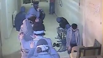 ہسپتال میں قیدیوں پر تشدد، خفیہ کیمرے داعش کے مظالم بے نقاب کرنے لگے
