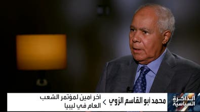 ماذا كان رد فعل القذافي على انشقاقات المسؤولين الليبيين؟