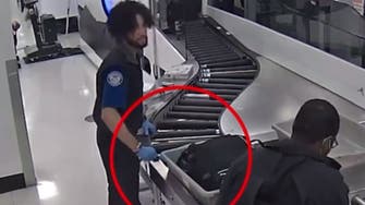 فيديو.. موظفو جمارك في مطار أميركي يسرقون أمتعة الركاب
