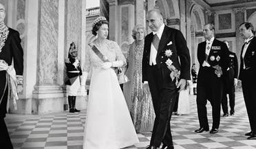 ملكة بريطانيا إليزابيث الثانية، وجورج بومبيدو، والسيدة كلود بومبيدو ودوق إدنبرة، في جراند تريانون في فرساي، 15 مايو 1972.