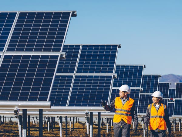 مصر للألومنيوم توقع اتفاقا مع سكاتك النرويجية لإنشاء محطة طاقة شمسية