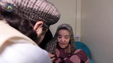 لم تر النور لـ25 عاما.. مأساة سيدة أفغانية في "سجن الأشقاء"