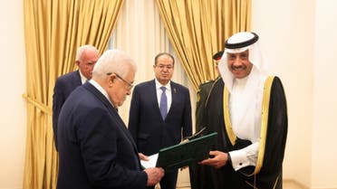 الرئيس عباس يستقبل السفير السعودي السديري