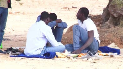 مئات المهاجرين يناشدون السلطات التونسية: اتركوا لنا البحر