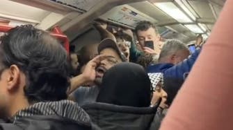 لندن کی 'انڈر گراونڈ ٹرین' میں بھی فلسطینیوں کے حامیوں کی گرمجوشی