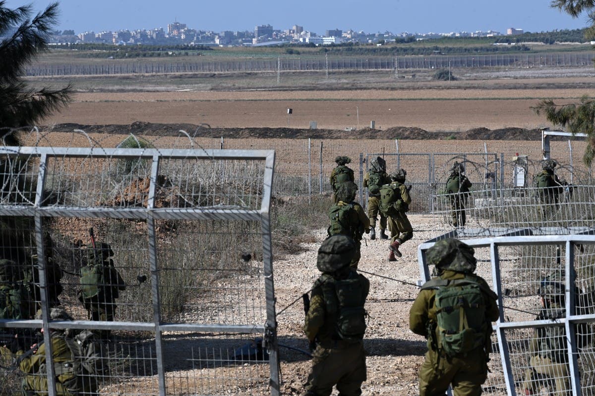 قوات إسرائيلية قرب سياج غزة(فرانس برس)