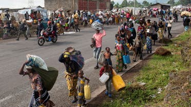 Congolese internally displaced civilians carry their belongings as they flee from renewed tensions from Kanyaruchinya to Goma in the North Kivu province of the Democratic Republic of Congo November 15, 2022. REUTERS/Arlette Bashizi