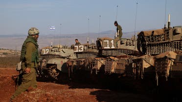 دبابات إسرائيلية على حدود لبنان (رويترز)