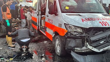 من ضرب سيارات الإسعاف بمحيط مستشفى الشفاء في غزة - فرانس برس