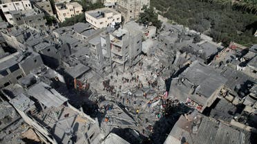 من آثار القصف الإسرائيلي على مخيم المغازي في غزة - رويترز