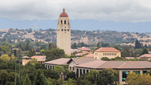 An Arab student hit on the campus of an American university: he stared at me intently and screamed!