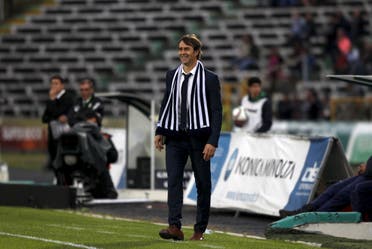 Porto’s coach Julian Lopetegui reacts during their Portuguese Premier League soccer match against Setubal held at Bonfim stadium in Setubal May 3, 2015. (Reuters)
