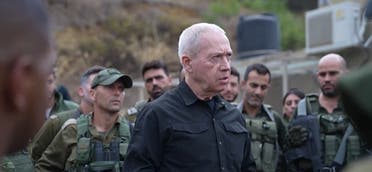 وزير الدفاع الإسرائيلي يوآف غالانت خلال جولة على الحدود مع لبنان