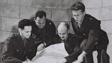 مجموعة من المفاوضين الإسرائيليين أثناء مناقشتهم لخطوط الهدنة سنة 1949