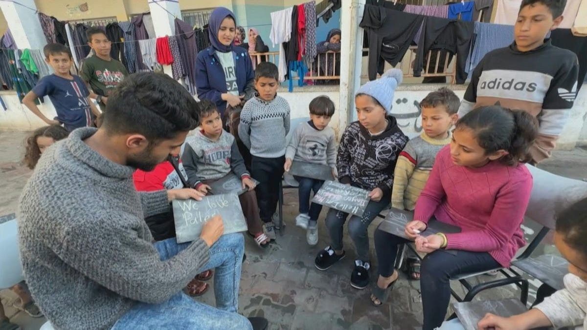 English Teacher Brings Class To Displaced Students In Gaza