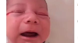 فيديو "طفل غزة يذرف دموعاً من دم" يلهب التواصل.. ما قصته؟