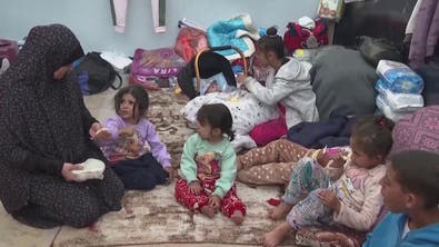انتشار الأمراض في مخيمات النازحين بغزة يهدد حياة الأطفال