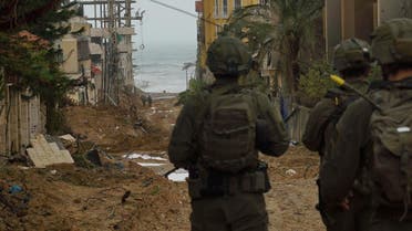 مشاهد من غزة - جنود إسرائيليون داخل قطاع غزة - رويترز