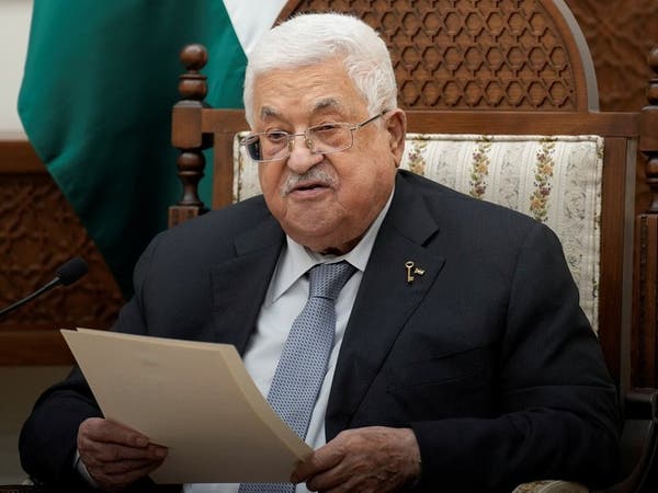 عباس يقبل استقالة الحكومة الفلسطينية.. ويكلفها بتسيير الأعمال