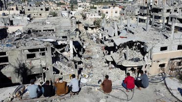 اسرائیلی بمباری میں ملبے کا ڈھیر بنی عمارتیں