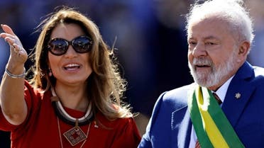 الرئيس البرازيلي لويس إيناسيو لولا دا سيلفا وزوجته (رويترز)