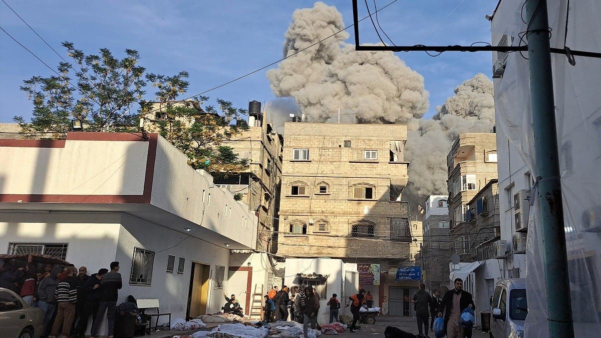 نبشوا القبور ومثلوا بالجثث.. انتهاكات إسرائيل بمستشفى كمال عدوان يرويها طبيب