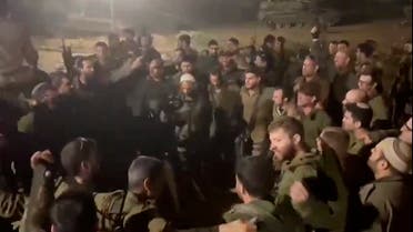 جنود إسرائيليون يرقصون (أرشيفية- أسوشييتد برس)