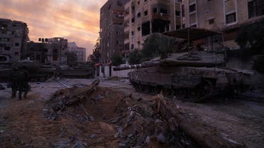دبابة إسرائيلية في قطاع غزة - رويترز