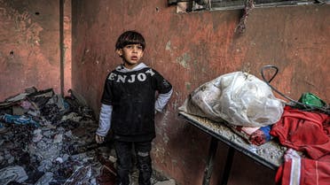 مشاهد من غزة - طفل داخل منزله المدمر - فرانس برس