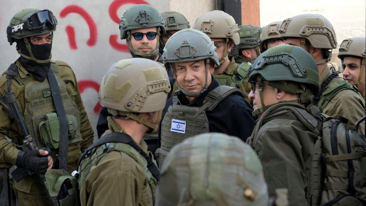 التقط صورة مع نتنياهو.. وخدع الإسرائيليين ليسرق الذخيرة