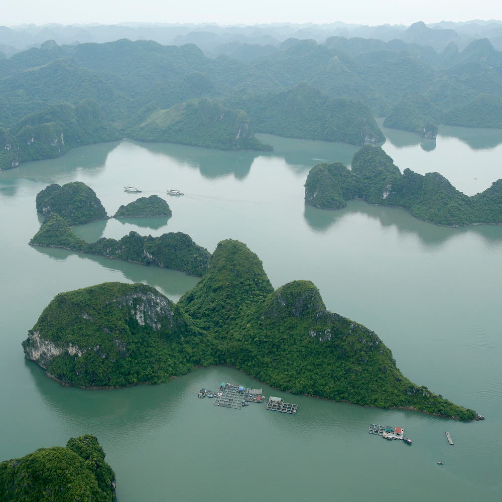 Vietnam's Ha Long Bay losing its hue