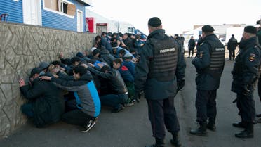 Russian police detain migrant workers during a raid at a vegetable warehouse complex in the Biryulyovo district of Moscow October 14, 2013. (File photo: Reuters)