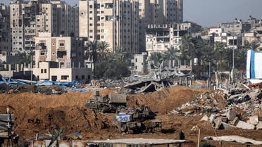 دبابات إسرائيلية داخل قطاع غزة - رويترز