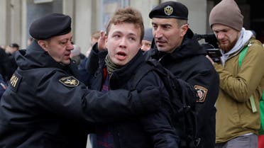 Belarus police arrest journalist Raman Pratasevich, center, in Minsk, Belarus, Sunday, March 26, 2017. (File photo: AP)