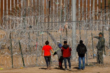 مهاجرون يحاولون العبور من المكسيك لولايات المتحدة