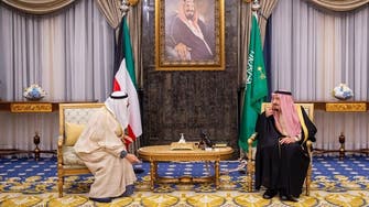 الملك سلمان يجتمع مع أمير الكويت في الرياض