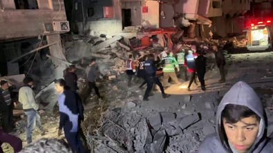 "العربية" ترصد عملية إنقاذ مصابين إثر غارة إسرائيلية بشمال غزة