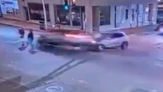 خوفناک ویڈیو : لاپرواہ ڈرائیور نے ماں اور بیٹی کو کچل دیا