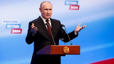 El candidato presidencial ruso y presidente en ejercicio, Vladimir Putin, habla en la sede de su campaña electoral, después del cierre de los colegios electorales el último día de las elecciones presidenciales en Moscú, Rusia, el 17 de marzo de 2024. (Reuters)
