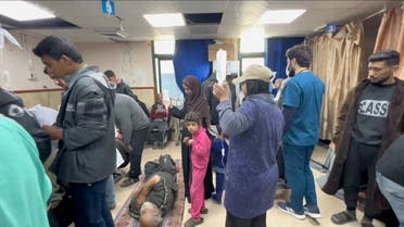 Μια γενική άποψη δείχνει μια ορμή ανθρώπων στο Νοσοκομείο Al-Aqsa, εν μέσω της συνεχιζόμενης σύγκρουσης μεταξύ του Ισραήλ και της παλαιστινιακής ισλαμιστικής οργάνωσης Χαμάς, στο Deir Al-Balah της Γάζας, σε αυτήν την οθόνη που ελήφθη από ένα φυλλάδιο βίντεο που κυκλοφόρησε στις 18 Μαρτίου 2024. ( Reuters)