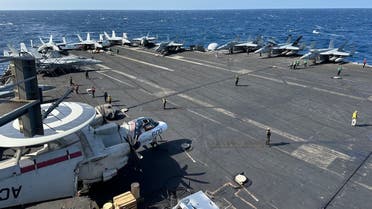 Avión militar estadounidense a bordo del USS Dwight D. Eisenhower en un lugar no revelado en el Mar Rojo, 20 de marzo de 2024. (Joseph Haboush/Al Arabiya English)