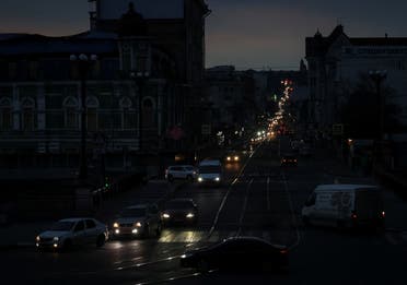 انقطاع الكهرباء في خاركيف بعد الضربات الروسية (رويترز)