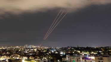 Ένα αντιπυραυλικό σύστημα λειτουργεί αφότου το Ιράν εκτόξευσε drones και πυραύλους προς το Ισραήλ, όπως φαίνεται από το Ashkelon του Ισραήλ στις 14 Απριλίου 2024. (Reuters)