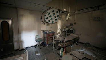 Hay escombros en el suelo del Centro de FIV Al-Basma, la clínica de fertilidad más grande de Gaza que fue alcanzada por un proyectil israelí durante el conflicto en curso entre Israel y Hamás, en la ciudad de Gaza, el 2 de abril de 2024. (Reuters)