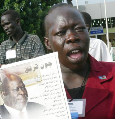 زعيم المتمردين السابق جون قرنق في جنوب السودان (أسوشييتد برس)