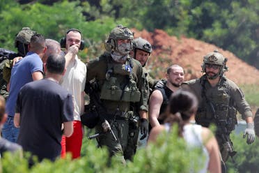  أندري كوزلوف وألموع مئير برفقة الجيش الإسرائيلي (رويترز)