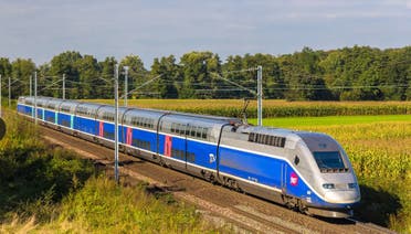 خط قطار (TGV) في فرنسا، وتبلغ سرعته 320 كيلو متر في الساعة