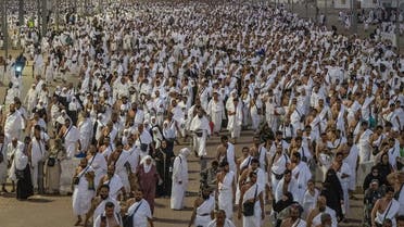 الحجاج يصلون مزدلفة