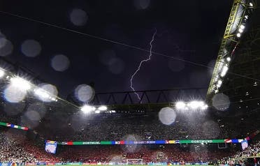 توقفت مباراة ألمانيا والدنمارك بسبب البرق 